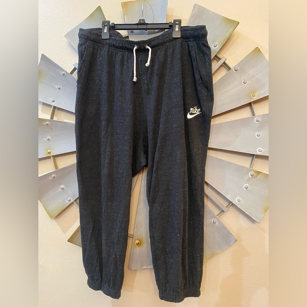Nike Women’s Marled Charcoal Gray Capri Jogger Pants